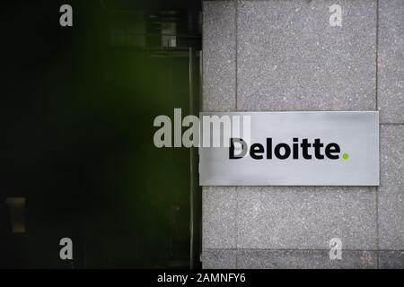 Una vista generale del logo per Deloitte Touche Tohmatsu Limited, semplicemente noto come Deloitte, come visto il 13 gennaio 2020 ad Arlington, VA. (Graeme Sloan/Sipa Usa) Foto Stock