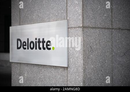 Una vista generale del logo per Deloitte Touche Tohmatsu Limited, semplicemente noto come Deloitte, come visto il 13 gennaio 2020 ad Arlington, VA. (Graeme Sloan/Sipa Usa) Foto Stock