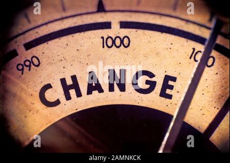 Primo piano dettaglio di un barometro che mostra il cambiamento. Concetto di cambiamento e Transizione. Foto Stock