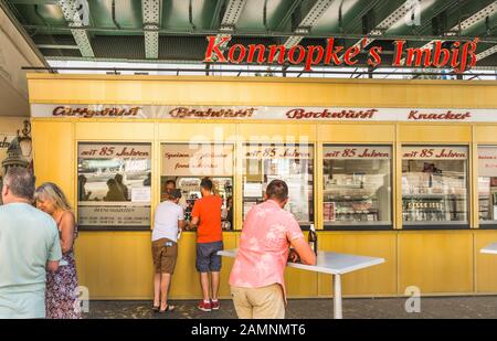 La konnopke imbiss, konnopke fast food diner Foto Stock