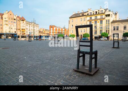 Cracovia, Polonia - 15 Giugno 2019 : Memoriale Della Piazza Degli Eroi Del Ghetto Nel Quartiere Di Podgorze Foto Stock