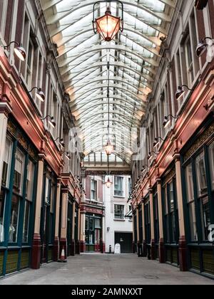 Mercato Leadenhall, Londra. Originariamente era un mercato di pollame, la posizione del punto di riferimento ora ospita bar e ristoranti nel benestante quartiere finanziario. Foto Stock