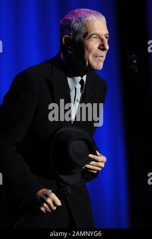Milano 23/10/2008 concerto dal vivo di Leonard Cohen al Teatro Arcimboldi Foto Stock