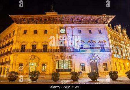 Palma de Mallorca - La Plaza Mayor di notte. Foto Stock