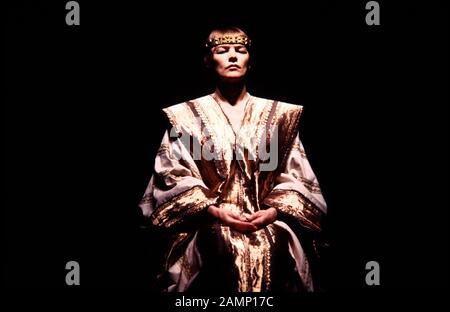 Glenda Jackson (come Cleopatra) ad ANTONY E CLEOPATRA da Shakespeare diretto da Peter Brook per la Royal Shakespeare Company (RSC) al Royal Shakespeare Theatre, Stratford-upon-Avon, Inghilterra, apertura il 04/10/1978. Progettato Da Sally Jacobs. Foto Stock