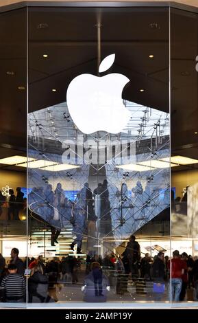 Apple Store presso il centro commerciale Carrousel du Louvre di Parigi, Francia Foto Stock