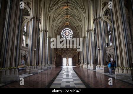 BRISTOL, REGNO UNITO - 8 APRILE 2019. Interno della Cattedrale di Bristol fondata nel 1140, originariamente chiamata Abbazia di Sant'Agostino. Bristol, Inghilterra, Regno Unito, 8 Aprile 2019 Foto Stock