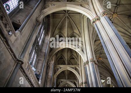 BRISTOL, REGNO UNITO - 8 APRILE 2019. Interno della Cattedrale di Bristol fondata nel 1140, originariamente chiamata Abbazia di Sant'Agostino. Bristol, Inghilterra, Regno Unito, 8 Aprile 2019 Foto Stock