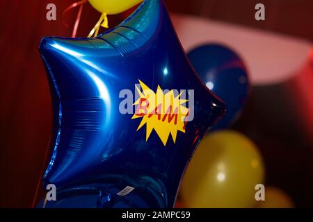 Primo piano di palloncini multicolori da festa. Foto Stock