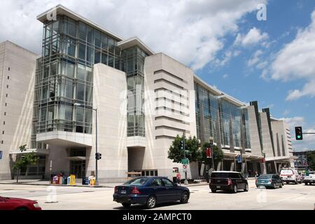 WASHINGTON, STATI UNITI D'America - 14 giugno 2013: architettura moderna di Walter E. Washington Convention Center di Washington DC. Esso si trova a city superblock boun Foto Stock