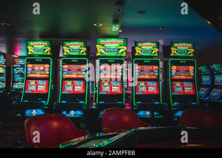 Le Slot Machines in un casino. Foto Stock