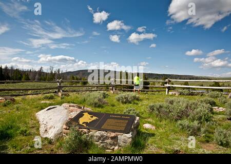 WY03972-00...WYOMING - Vista di prati e laghi aperti e del Wind River Range da 9,210 piedi Union Pass situato sul Continental Divide. Foto Stock