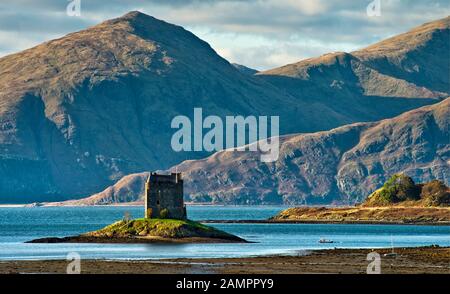 Castello Stalker dalla strada Port Appin (3) Foto Stock