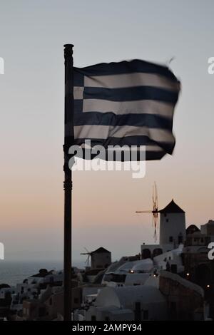 Bandiera della Grecia sventolare nel vento Foto Stock