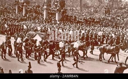 Edward VII (1841-1910) processione funeraria sulla strada per Westminster Hall, Londra, il 17 maggio 1910 Foto Stock