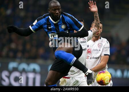 Milano, Italia. 14th Gen 2020. Romelu lukaku (fc internazionale) durante Inter vs Cagliari, Campionato Italiano TIM Cup a Milano, Italia, 14 gennaio 2020 Credit: Agenzia indipendente di Foto/Alamy Live News Foto Stock