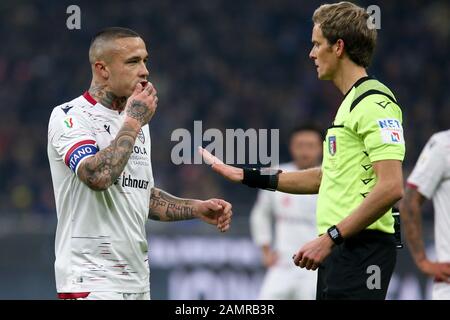 Milano, Italia. 14th Gen 2020. Radja nainggolan (cagliari callo) durante Inter vs Cagliari, Campionato Italiano TIM Cup a Milano, Italia, 14 gennaio 2020 Credit: Agenzia fotografica indipendente/Alamy Live News Foto Stock