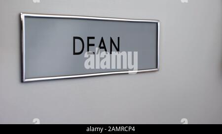 Dean ufficio porta di lavoro di closeup, capo dipartimento universitario, istruzione superiore Foto Stock