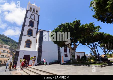 Facciata Principale Della Chiesa Di Santa Ana In Garachico. 14 Aprile 2019. Garachico, Santa Cruz De Tenerife Spagna Africa. Viaggi Turismo Street Photography Foto Stock