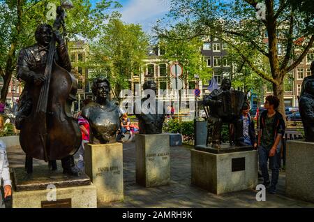 Amsterdam, Olanda, Agosto 2019. Cinque statue di famosi cantanti e musicisti sull'Elandsgracht. Foto Stock