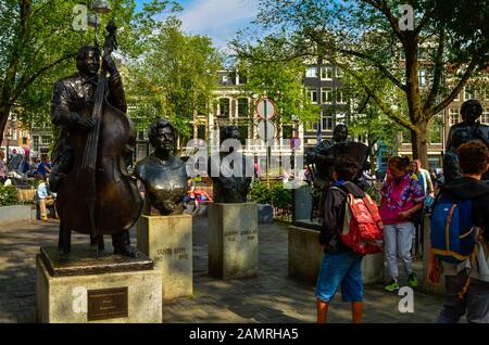 Amsterdam, Olanda, Agosto 2019. Cinque statue di famosi cantanti e musicisti sull'Elandsgracht. Foto Stock