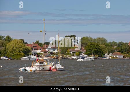 Yacht ancorati ad Oulton ampia contro il fondale di proprietà esclusiva Foto Stock