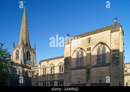 Regno Unito, South Yorkshire, Sheffield, Sheffield Cathedral Da York Street Foto Stock