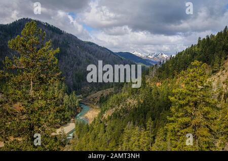 Il Wild e Scenic Illinois River nelle Siskiyou Mountains dell'Oregon sud-occidentale. Foto Stock