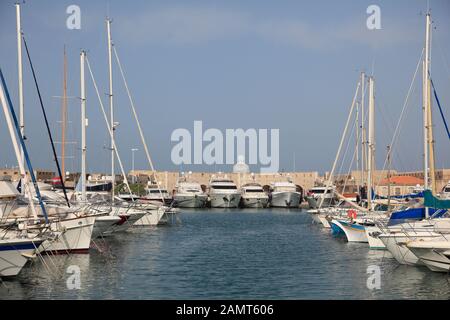 Port Vauban, Porto, Antibes, Costa Azzurra, Costa Azzurra, Provenza, Francia, Mediterraneo, Europa Foto Stock