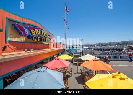 Big Fish Grill sul pontile del pescatore del molo, Monterey Bay Peninsula, Monterey, California, Stati Uniti d'America, America del Nord Foto Stock