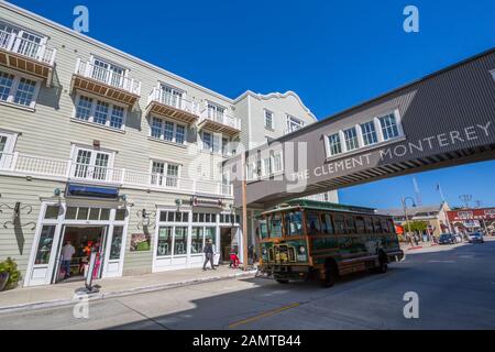 Cannery Row e il filobus, Monterey Bay Peninsula, Monterey, California, Stati Uniti d'America, America del Nord Foto Stock