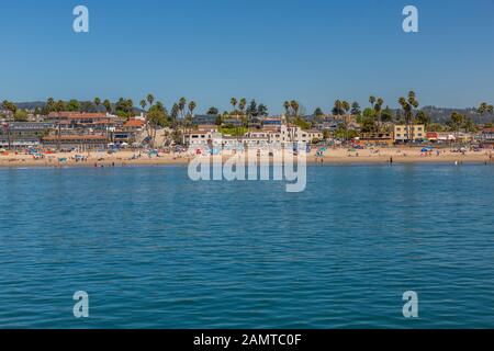 Vista della spiaggia principale dal pontile comunale, Sant Cruz, California, Stati Uniti d'America, America del Nord Foto Stock