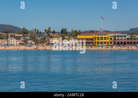 Vista del casinò e la spiaggia principale dal pontile comunale, Sant Cruz, California, Stati Uniti d'America, America del Nord Foto Stock