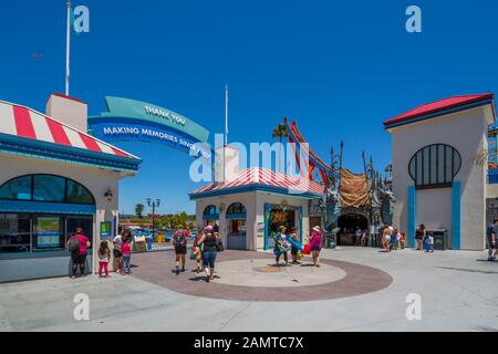 Vista di Santa Cruz Beach ingresso sul lungomare di Santa Cruz, California, Stati Uniti d'America, America del Nord Foto Stock