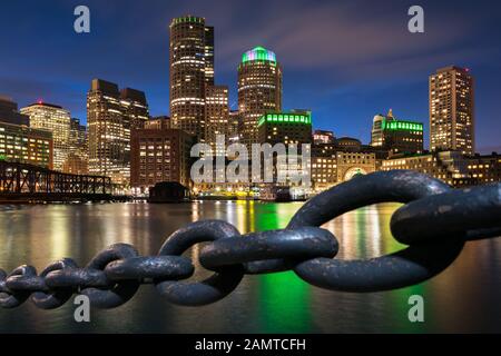 Città e Harbourwalk, Boston, Massachusetts, Stati Uniti Foto Stock
