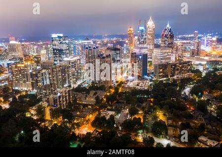 Paesaggio urbano di notte, Atlanta, Georgia, Stati Uniti Foto Stock