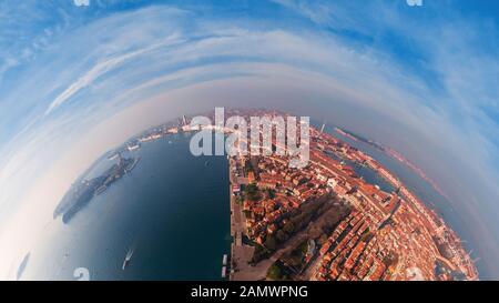 L'Aerial 180 gradi panoramica. Panorama della veduta aerea di Venezia, Italia Foto Stock