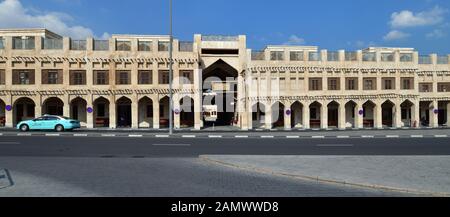 Doha, Qatar - Nov 21. 2019. Falcon Souq - mercato falco per la caccia araba tradizionale Foto Stock