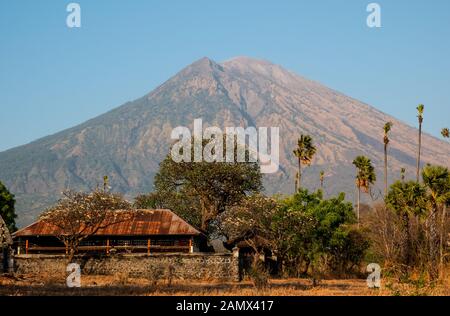 Monte Agung, Bali al sole del mattino. Foto Stock
