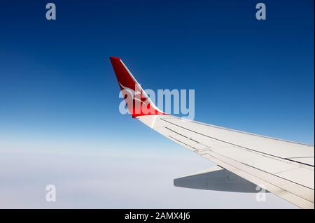 L'ala di un Boeing Qantas 737 Foto Stock