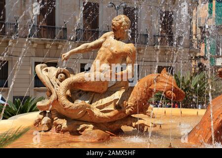 Fontana Di Diana, Isola Di Ortigia, Siracusa Sicilia / Fontana Di Diana, Isola Di Ortigia, Siracusa, Sicilia Foto Stock