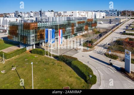 KANFANAR, Croazia - 12 gennaio 2020: Veduta aerea della moderna British American Tobacco fabbrica in Kanfanar, Istria, Croazia Foto Stock