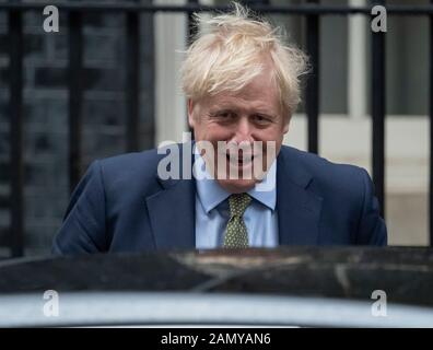 10 Downing Street, Londra, Regno Unito. 15th gennaio 2020. Il primo Ministro Boris Johnson lascia Downing Street per partecipare alle interrogazioni settimanali dei primi Ministri a Parlament. Credito: Malcolm Park/Alamy. Foto Stock