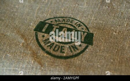 Made in Italy timbro stampato sul sacco biancheria. Stabilimento di produzione e di fabbricazione concetto del paese. Foto Stock