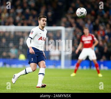 Londra, INGHILTERRA - JANUARY14: Harry Winks di Tottenham Hotspur durante la Terza partita di risposta della fa Cup degli Emirati tra Tottenham Hotspur e Middlesboro Foto Stock