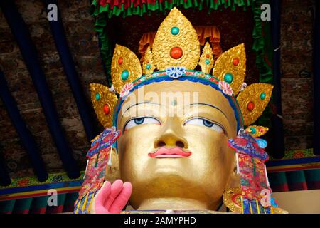 JAMMU KASHMIR INDIA - MARZO 19 : Buddha Maitreya Tsemo nel tempio di Maitreya o Namgyal Tsemo monastero per persone di viaggio visitare rispetto a pregare a Leh L Foto Stock