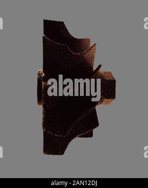 Vecchio arrugginito usurati turbina isolata su sfondo grigio Foto Stock