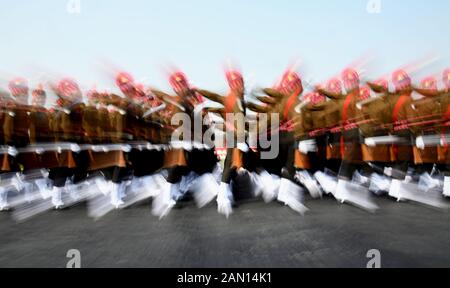 New Delhi, India. 15th Gen 2020. I soldati indiani dell'esercito marciano durante la parata di giorno dell'esercito a Nuova Delhi, India, 15 gennaio 2020. Credito: Partha Sarkar/Xinhua/Alamy Live News Foto Stock