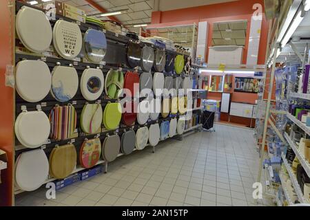 Francia Brive La Gaillarde : 08/2018, Vuoto negozio di ferramenta, DIY Shop; Foto Stock