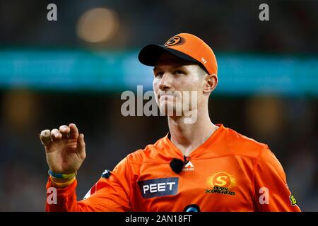 15th gennaio 2020; Optus Stadium, Perth, Australia Occidentale, Australia; Big Bash League Cricket, Perth Scorchers contro Melbourne Stars; Cameron Bancroft dei Perth Scorchers si onda ai fan - uso editoriale Foto Stock